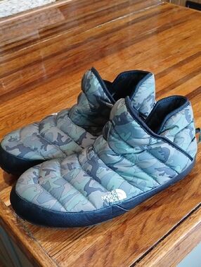 The North Face Quilted Green Camouflage Thermoball Traction Booties - 12